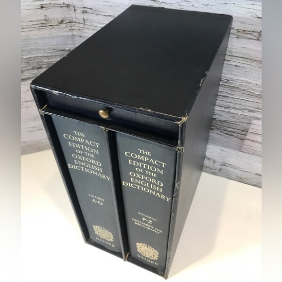 The Compact Edition of the Oxford English Dictionary Volumes I and II 1971 - Picture 2 of 12